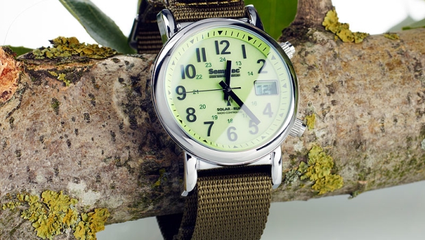 Semptec zeigt schicke Outdoor-Armbanduhr mit Funk und Solarbetrieb
